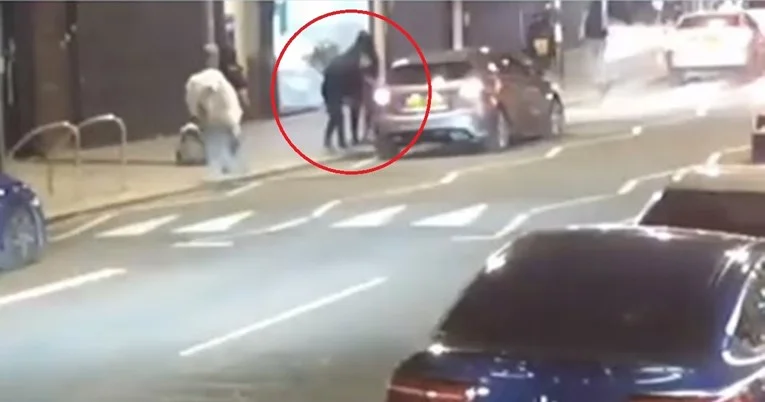 It turns out video on how the boxer Amir Khan put a gun to his head.
