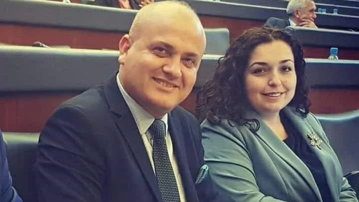 Osman nega il Dr. Hagi Avdylin per gli inglesi Javelines sul Kosovo