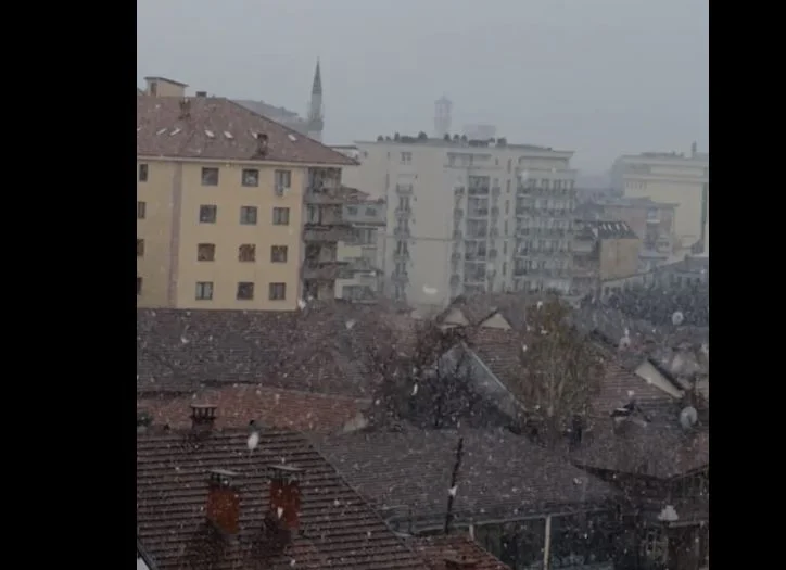 Tempo strano, neve in Aprile (VIDEO)