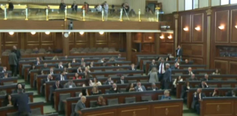 Il Parlamento approva la legge sui cambiamenti e il compimento della legge sulla salute