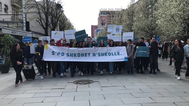 “Sie gehen in die Schule”, Studenten protestieren auf Qualität in der Bildung