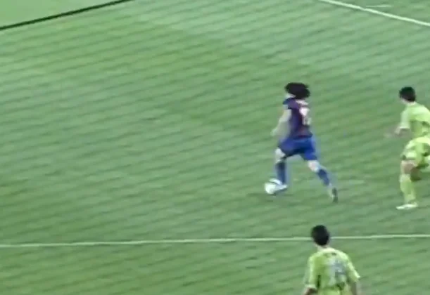 As today 15 years ago, Leo Messi as 19-year-old passed 7 players and scored the career goal of Getafes