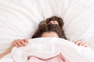 Wissenschaft erklärt, warum Sie in einem neuen Bett schlafen
