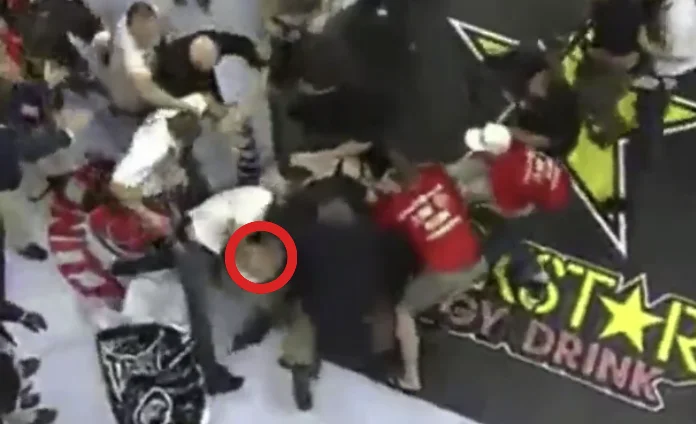 Punch salta su U La massa FC batte tra due squadre di combattimento, uno in ospedale