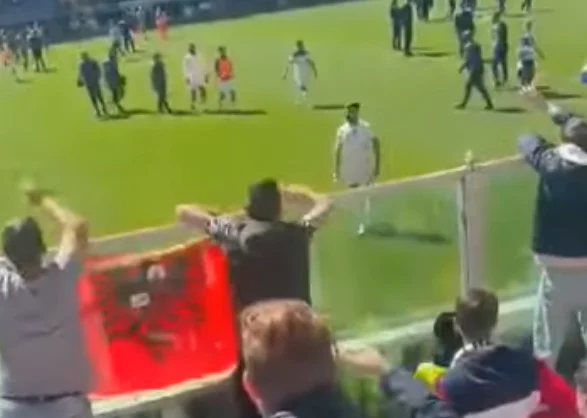Was ein großer Spieler Hysa ist, ist das, was er für albanische Fans tut, zusammen mit Strakoshan