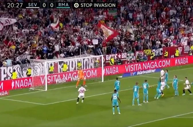 Ooo Ivan Rakic scored mad goal by the cheap kick, everyone was expecting a hit on the other corner.