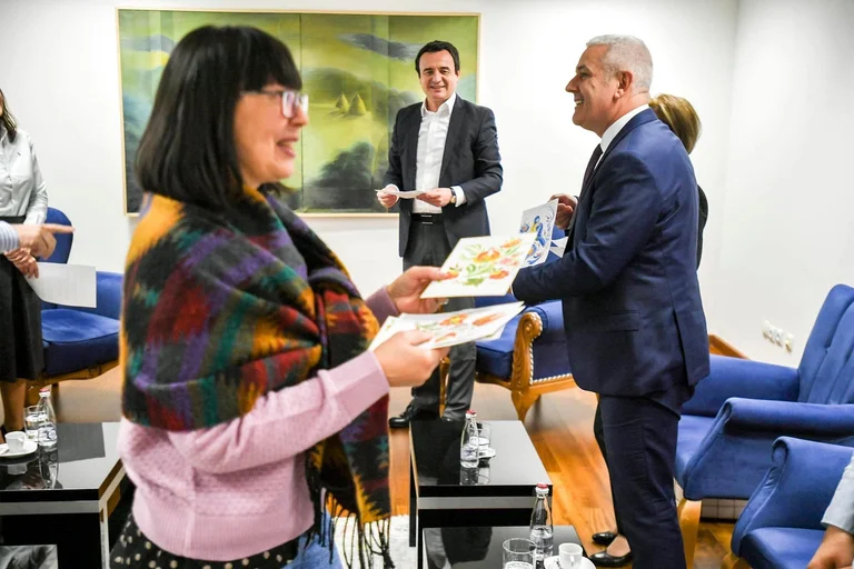 Kurt hosts the Ukrainian journalist with flowers, including Svechla, who used low language to the Periscope journalist