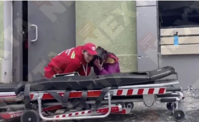 Kharkiv bombing scene: The medical team ran away and left the patient lying alone