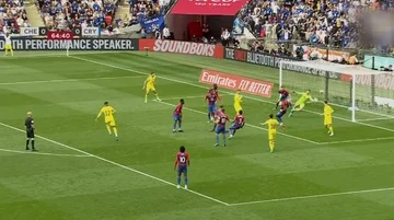 Dieser Schuss sollte von Experten untersucht werden. Sehen Sie sich das Ziel der Vorstellungskraft von Loftus-Cheek an.