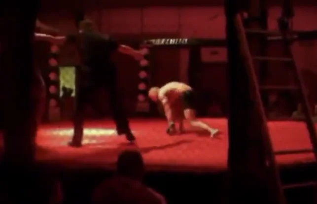 Hai mai visto vincere una partita UFC in 4 secondi, quello era il 2011