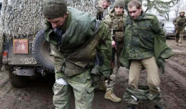 La Russie tient des otages de guerre environ 700 soldats ukrainiens et plus de 1 000 civils
