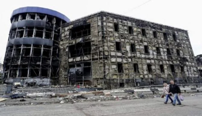 Ukraine's richest man vows to rebuild war - torn Marioupolis