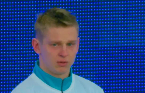 Giocatore di calcio della città Zinchenko con lacrime agli occhi questa è la sua potente risposta alla guerra in Ucraina