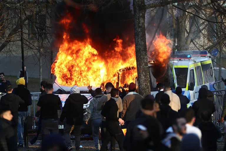 Rechtsextreme verbrannt Koran