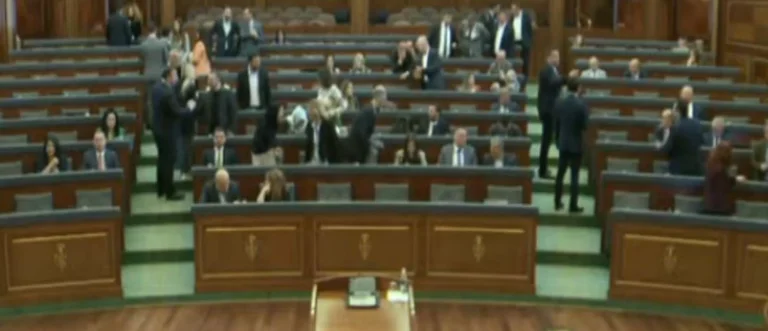No Price Set resolution passed, Bill for Official Holidays is again postponed