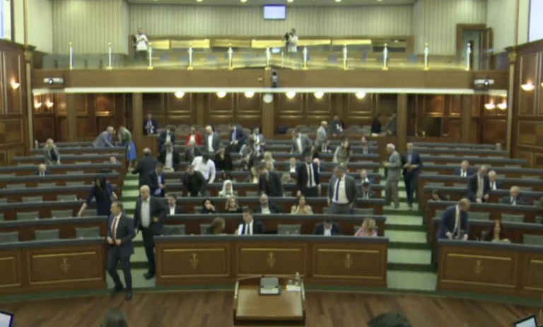 Les députés sont absents : pressés pour la session d'Assemblée de mardi