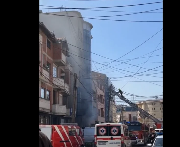 Incendie à Pristina, il y a aussi une ambulance