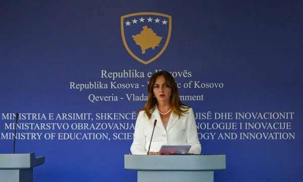 Pas vrasjes së 14 vjeçarit vjen reagimi nga ministrja e Arsimit