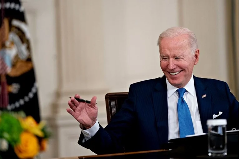 Biden accuse la Russie de <x0génocide” en Ukraine