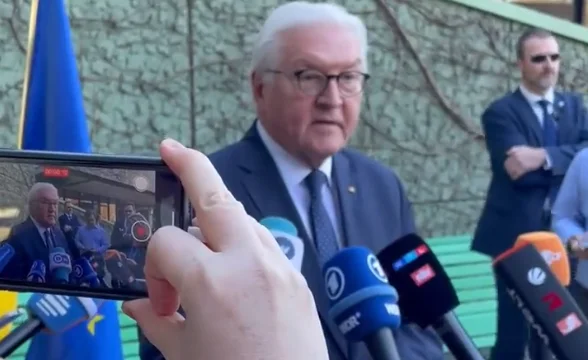 Nicht willkommen in der Ukraine, der deutsche Präsident scheint schockiert vor den Medien