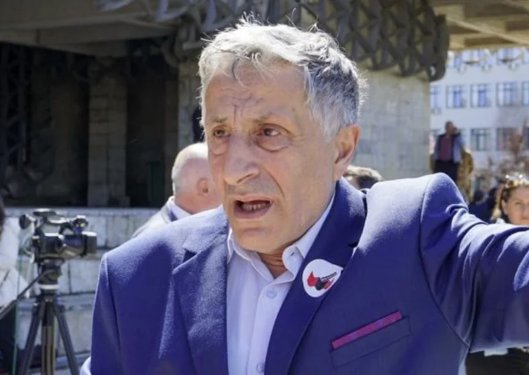 Rifman Jasharaj: Pas de retraite, 20 avril l'éducation de bloc, 100 euros ne suffit pas