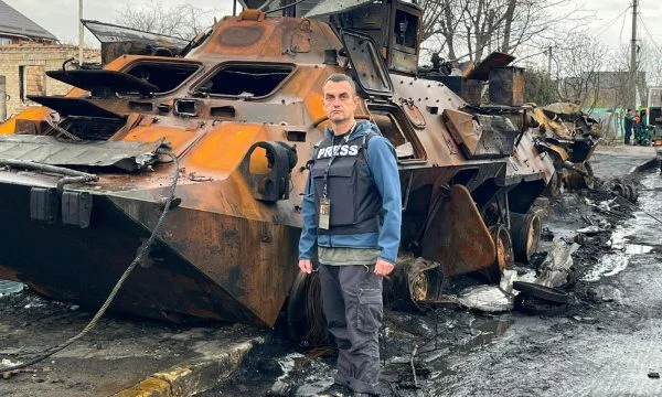 Un ancien soldat allemand qui faisait partie de l'UCK apparaît par Bucha