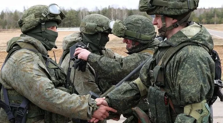 Suspects that Russian soldiers are dressed as civilians to hide from Ukraine's attacks