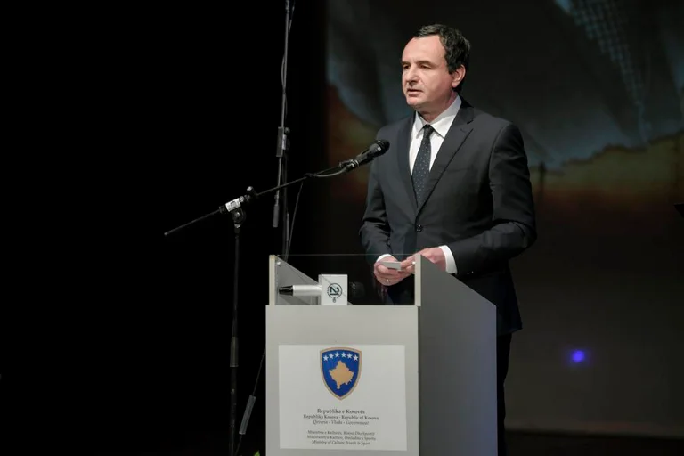 The prime minister in the quality of the literary critic shows where the poet Asdren belongs