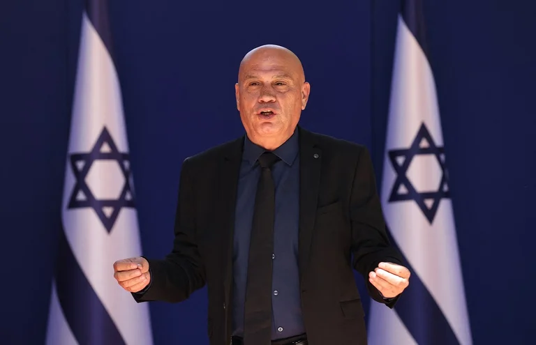 Israeli Minister Essawi Frey begins official visit to Kosovo