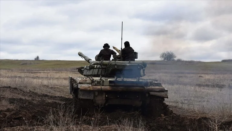 Russland treibt die Kräfte in Donbass auf und stärkt sie