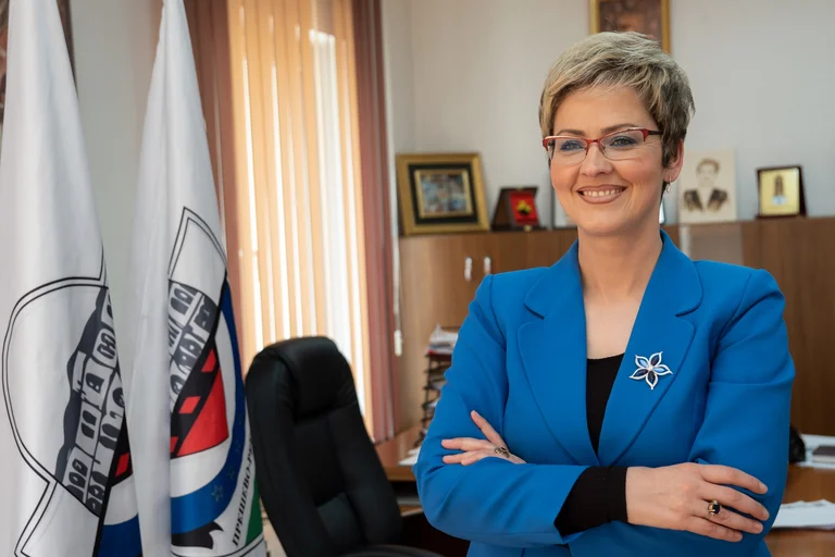 Downloaded by Presevo Mayor Ardita Sinani's position