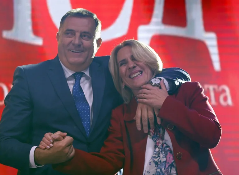 Britain sanctions two Bosnian Serb politicians, Dodik and Cvianovic