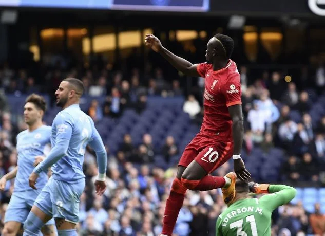 La ville a encore fait un pas de plus vers le titre é Liverpool a tenu un match difficile