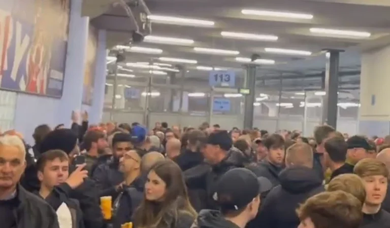 Liverpool Fans können sich nicht ausruhen, singen hart für ihren Club