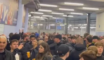 Liverpool Fans können sich nicht ausruhen, singen hart für ihren Club