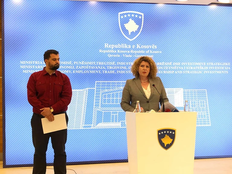 Minister Hajdari's former ambassador irons out: So the kid crashed the car, not the kid.