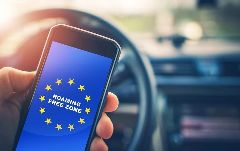 EU sets up free”roaming” for Ukrainian refugees