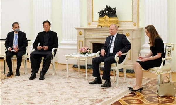 Pakistani Prime Minister Imran Khan, friend and supporter of Putin is torn down by power