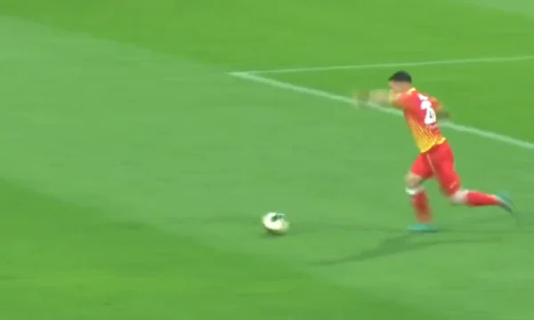 When you don't have a good attacker, there's the goalkeeper. Look at this magic goal that was made in Italy.