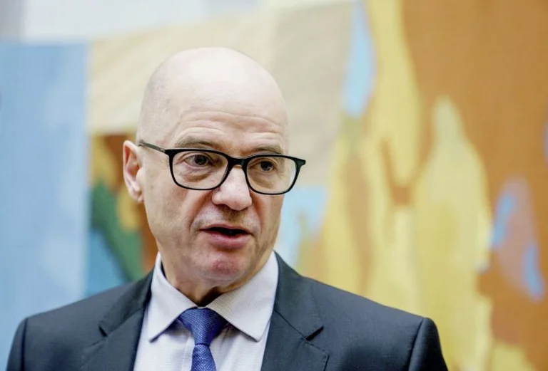 Norway's Defence Minister Resigns, Linked to a College
