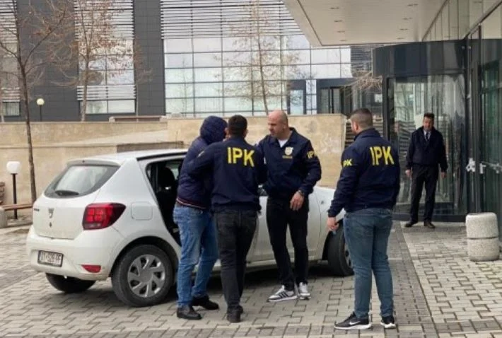 La police arrêtée à Vermica hier au procès