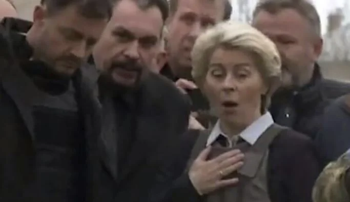 View: Von der Leyen's reaction to seeing the mass cemetery in Bucha