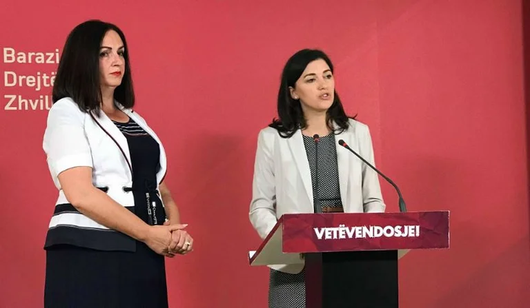La ministra Haxhiu desea el Día Constitucional un día después de que su colega, Arberie, violó