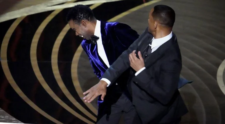Will Smith est expulsé des Oscars pendant 10 ans.