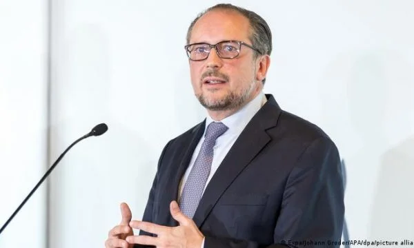 Austrian foreign minister seeks quick visa liberalisation for Kosovo