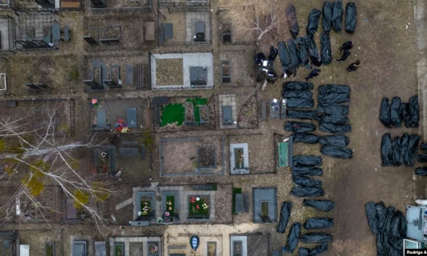 Ukrainians forced to live with the dead for days
