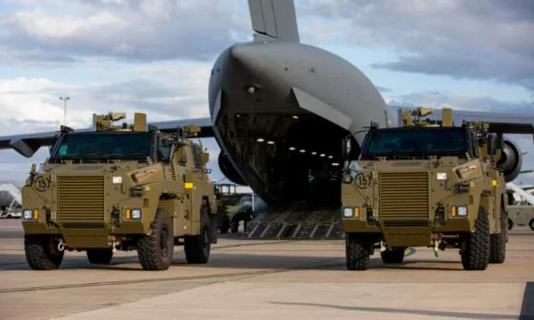 Australia sends armoured vehicles to Ukraine (FOTO)