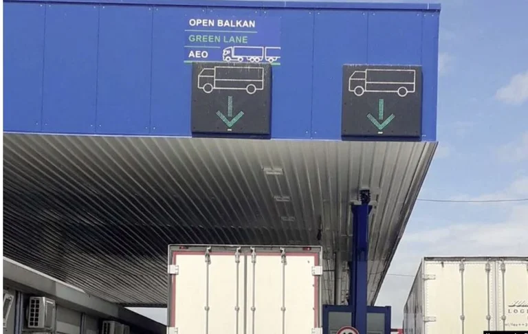 Special chorus for the Open Balkans “” on the border between Serbia and Macedonia of V.