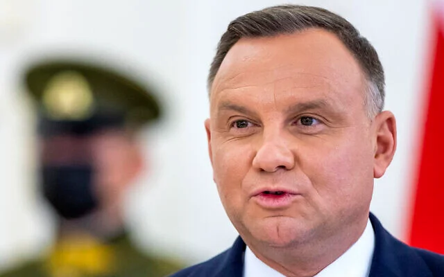 Aeroplani i presidentit polak bën ulje emergjente, dështon takimi me Biden?