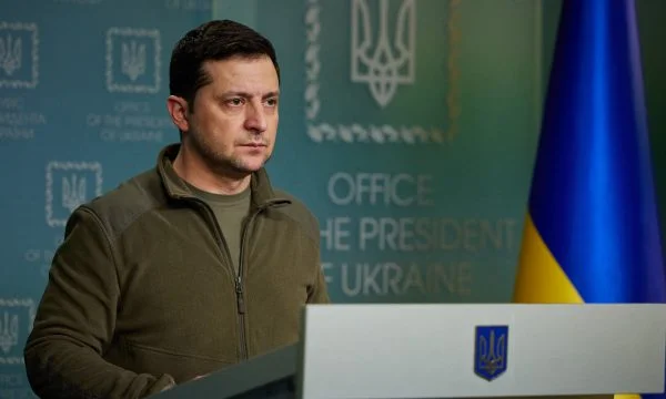 Zelensky chiama West per olio russo